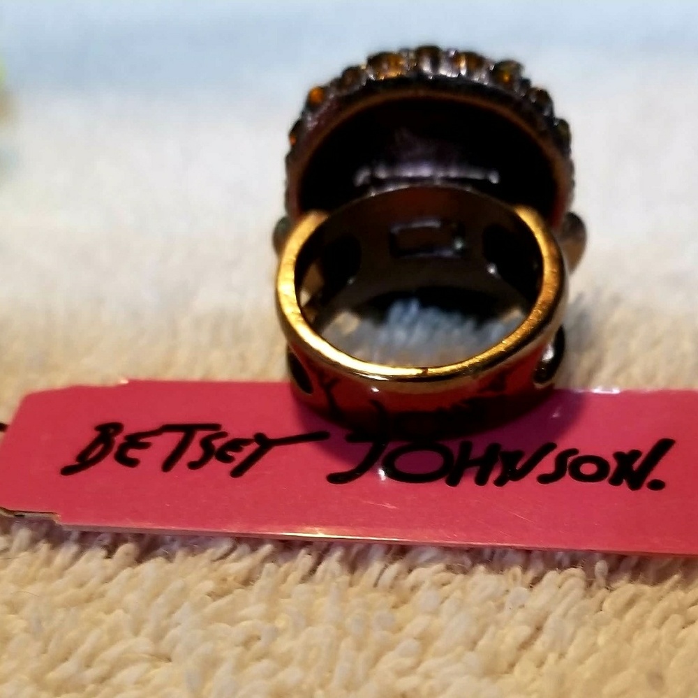 ring - Picture 3 of 3